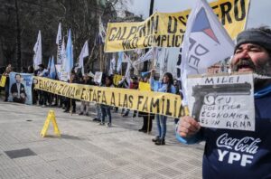 “El arma en la cabeza es el plan económico de Milei”
