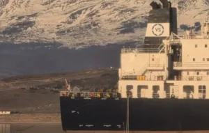 Buque petrolero británico atraca en Ushuaia y el gobierno provincial protesta