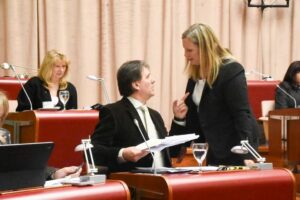 La Legislatura del Chubut aprobó el régimen para refinanciar deudas y limitar descuentos sobre los salarios