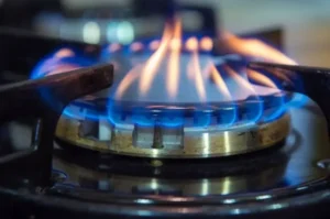 Aumento del gas: Luque exigió informes al Gobierno por un nuevo cargo del 35% en el cargo fijo