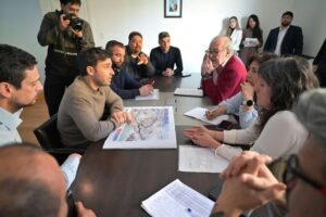 Se formalizó la entrega de tierras a familias del Cerro Hermitte