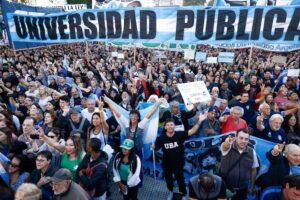 Las universidades salen a la calle nuevamente por los recortes de Milei