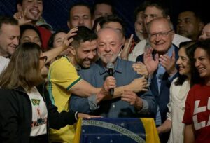 Lula fue reelecto presidente de Brasil con el 51,78% y Flávio Bolsonaro adelantó que pedirá la anulación de la elección