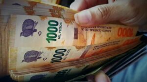 Seis de cada diez votantes de Milei en 2025 ahora dicen que no llegan a fin de mes